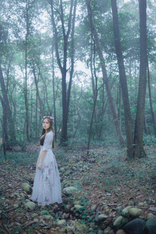 森系唯美意境女生图片赏析