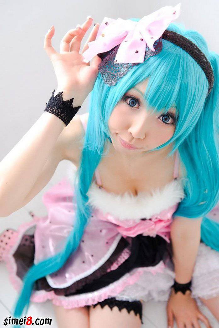 妹子Cosplay初音未来粉嫩私房照