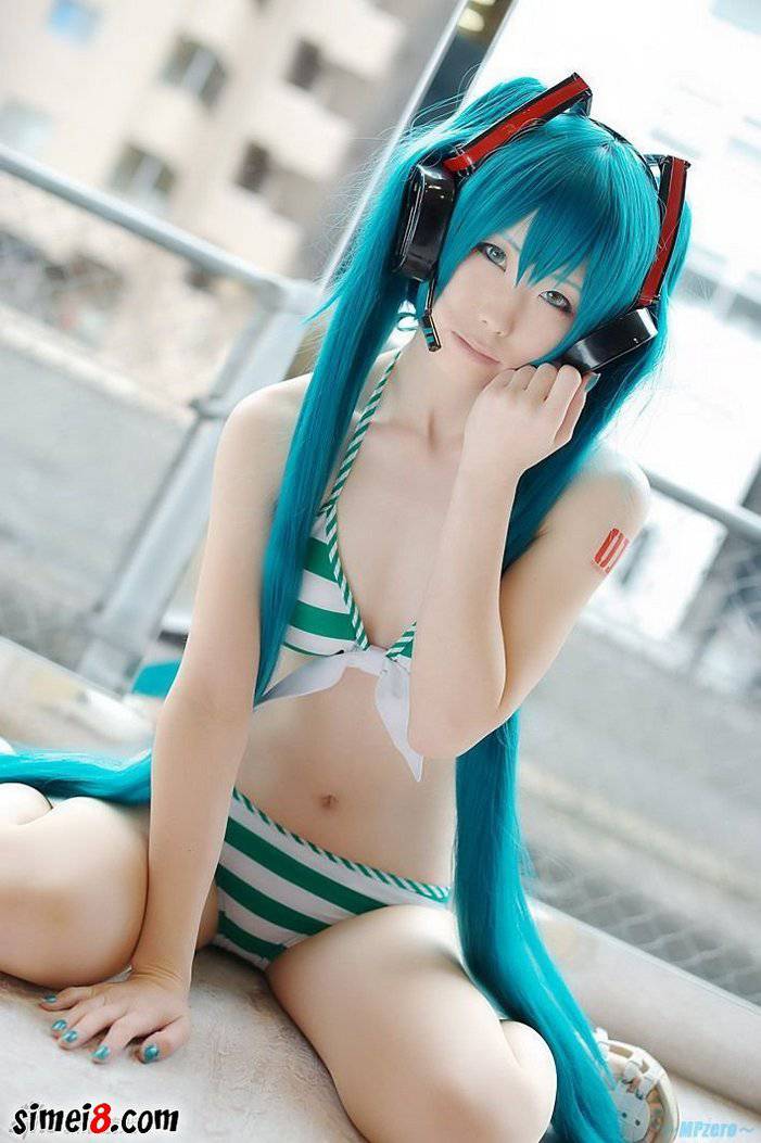 比基尼妹子Cosplay初音未来图片