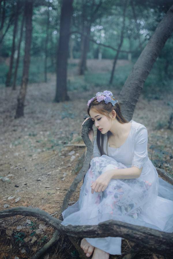 森系唯美意境女生图片赏析