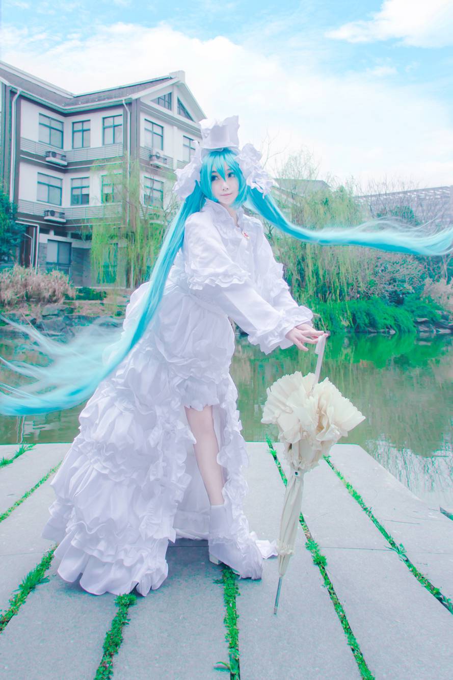 白皙美女甜美cos初音未来写真