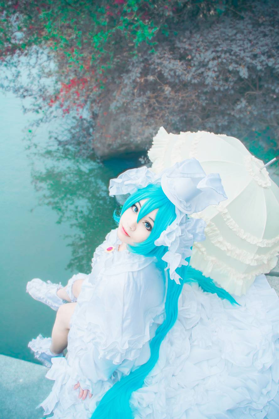 白皙美女甜美cos初音未来写真