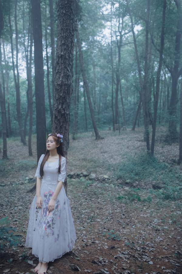 森系唯美意境女生图片赏析