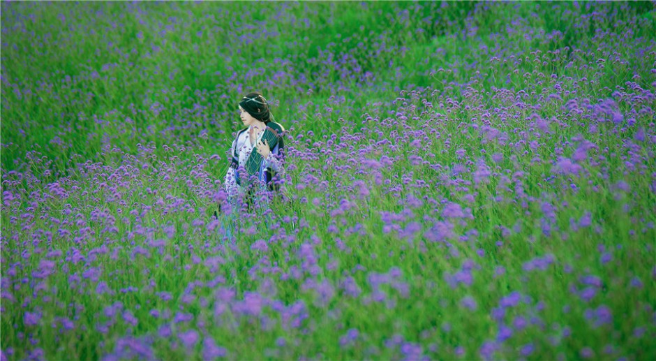 美丽花海里的古风意境cos图片