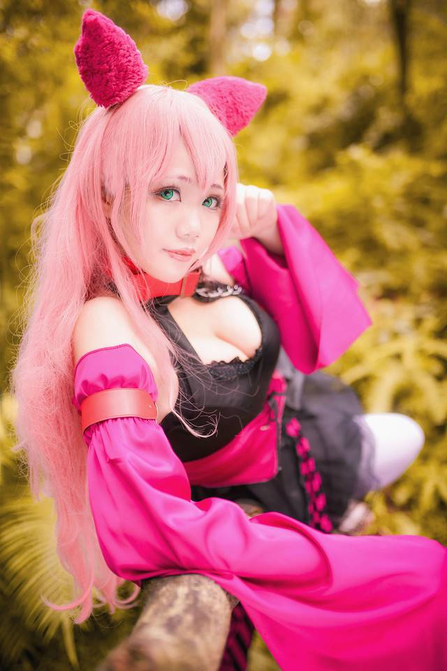 最新cosplay美女秀身材图片