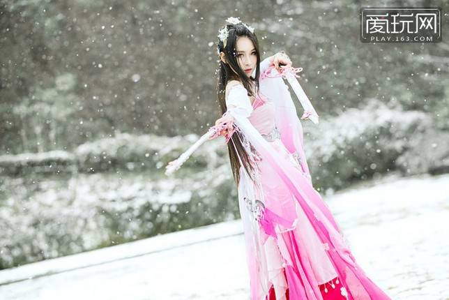 剑侠情缘3七秀cosplay户外美图