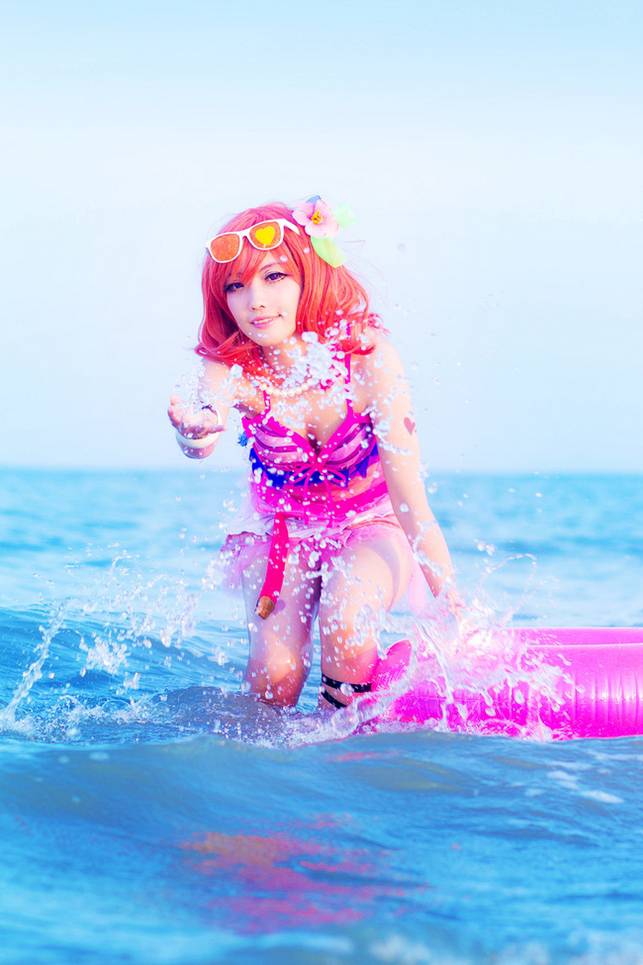夏日海边唯美Cosplay女生图片