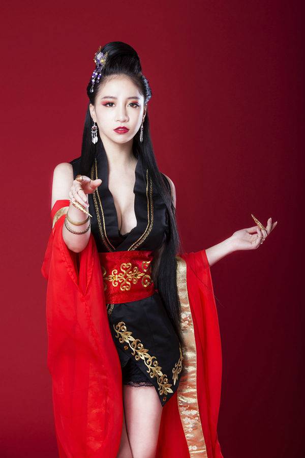 东方不败coser图片大秀傲人事业线