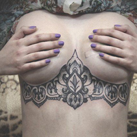 欧美超拽女生个性胸部纹身头像图片