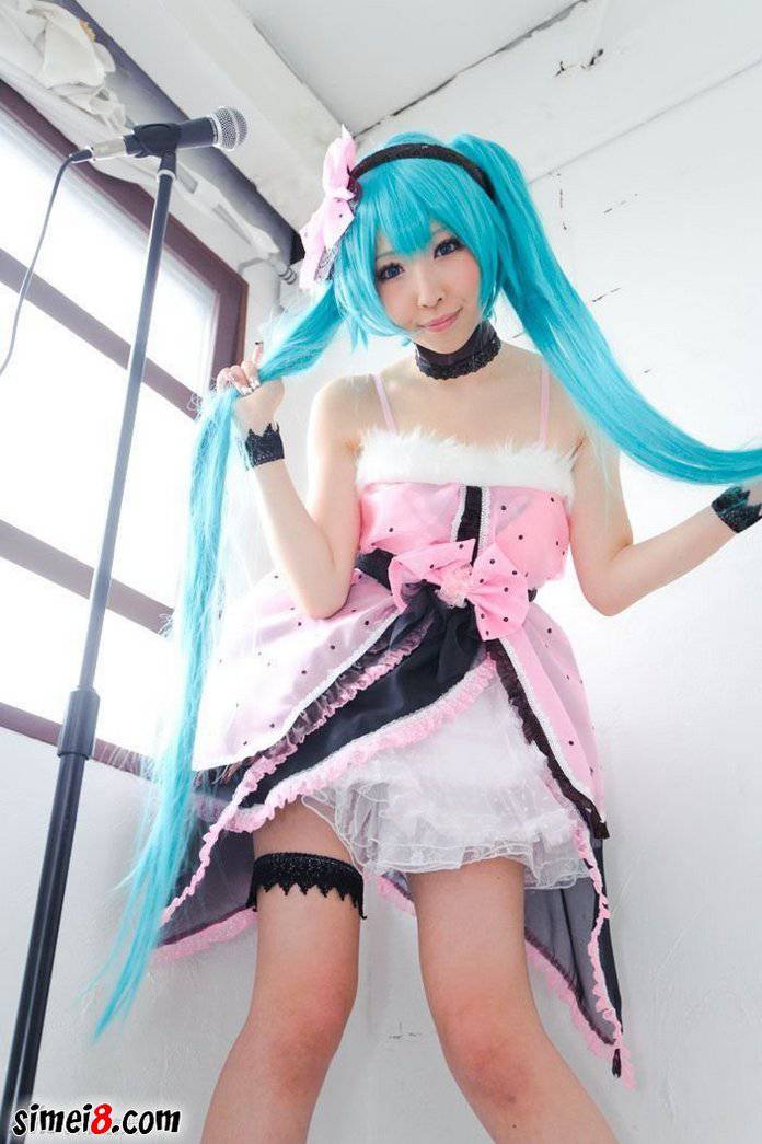 妹子Cosplay初音未来粉嫩私房照