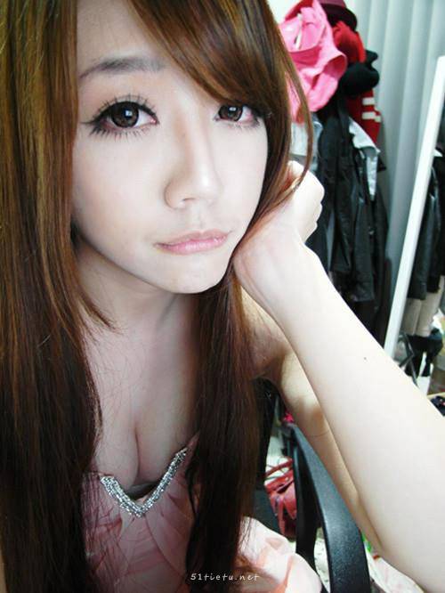 文艺成熟浓妆女生图片大全 青春总要有一场繁华