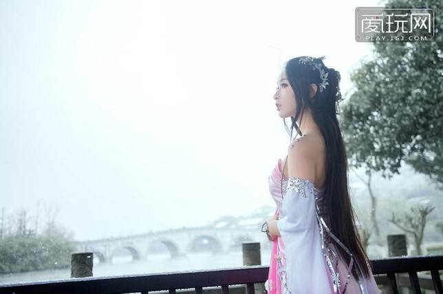 剑侠情缘3七秀cosplay户外美图