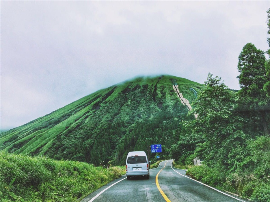 著名活火山日本阿苏火山图片