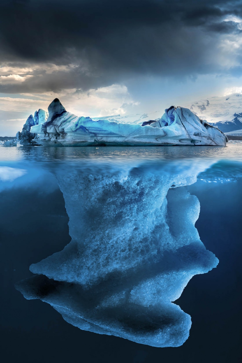 壮丽唯美的海上冰山图片