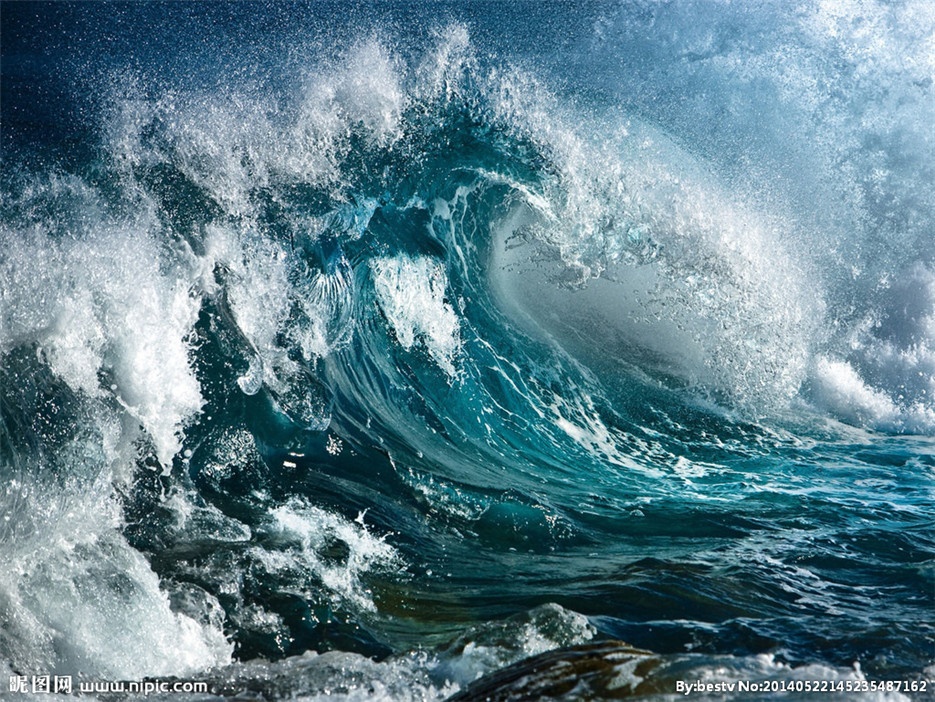波澜壮阔的蓝色海浪高清图片