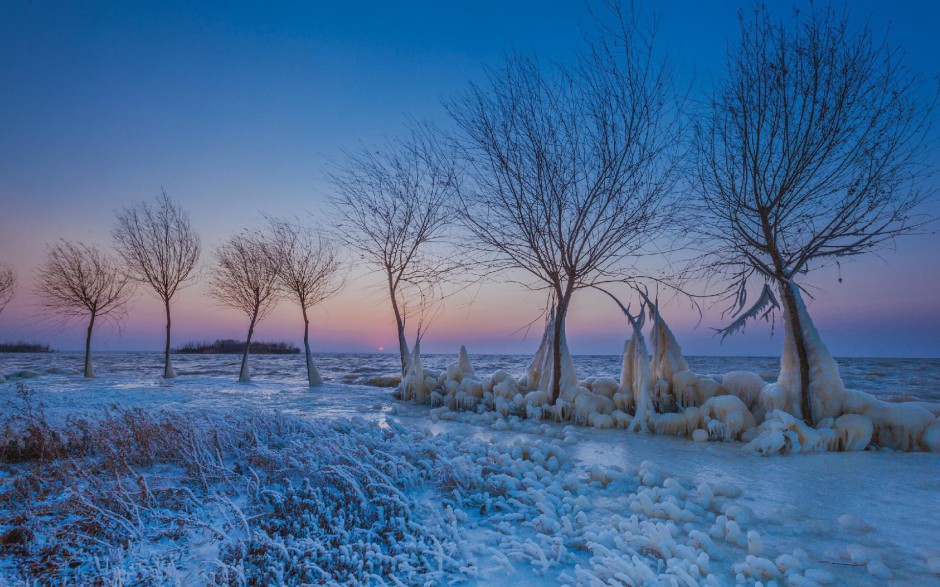 冬天的河流雪景高清图片