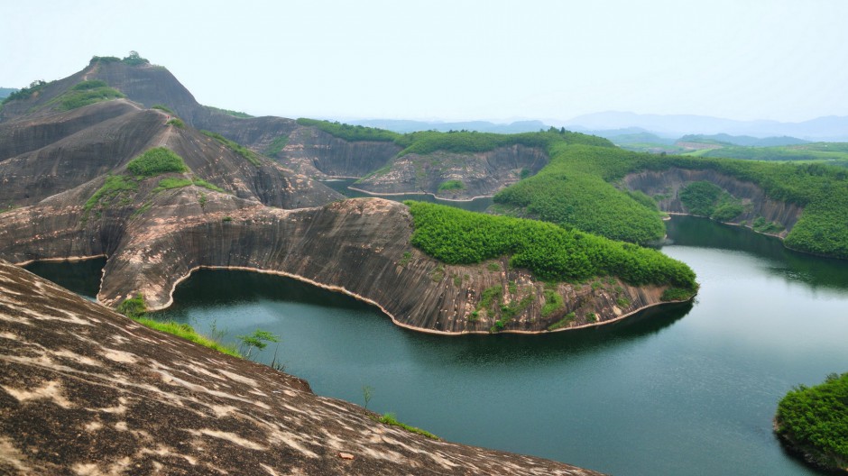 俯拍湖南郴州丹峡山风景图片
