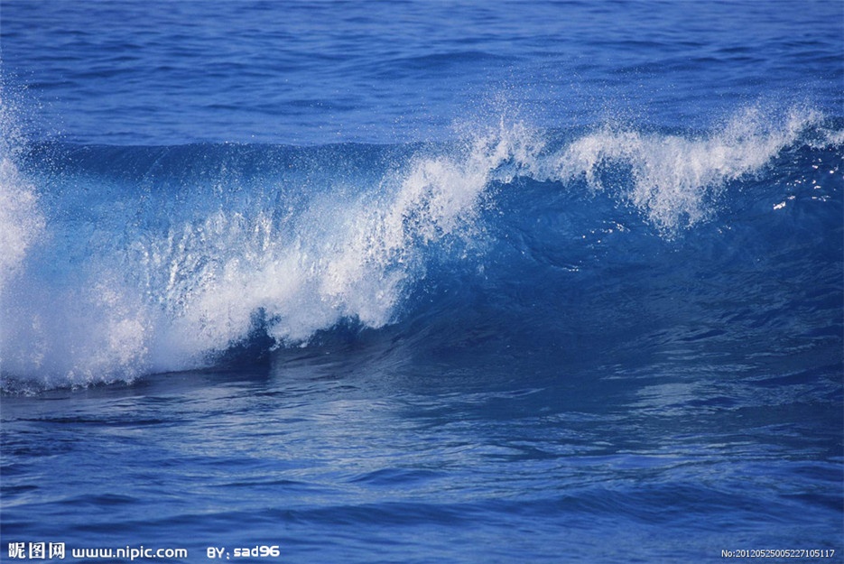 波澜壮阔的蓝色海浪高清图片