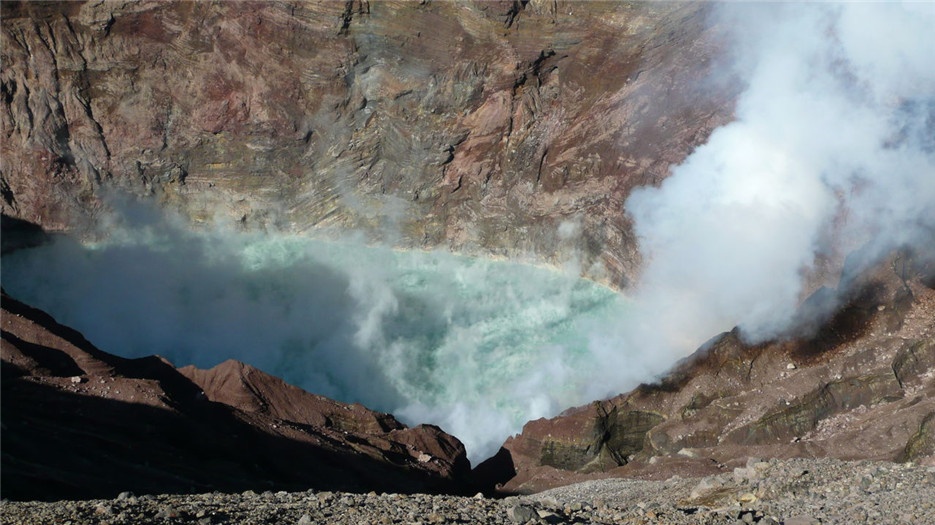 著名活火山日本阿苏火山图片