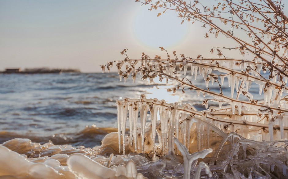 冬天的河流雪景高清图片