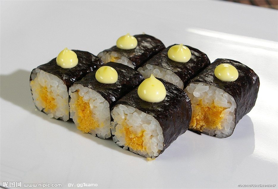 著名日本料理三文鱼寿司图片