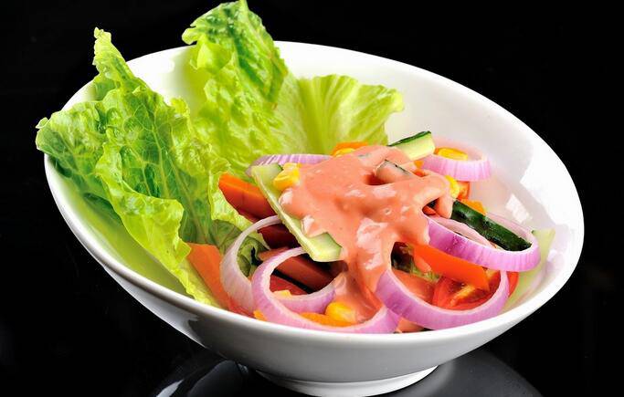 五彩缤纷的蔬菜沙拉图片