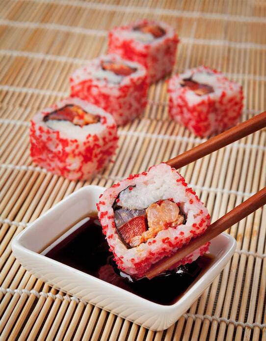 美味的鲜鱼籽寿司图片素材
