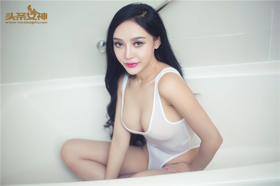 中国极品美女洛可可浴室湿身人体写真