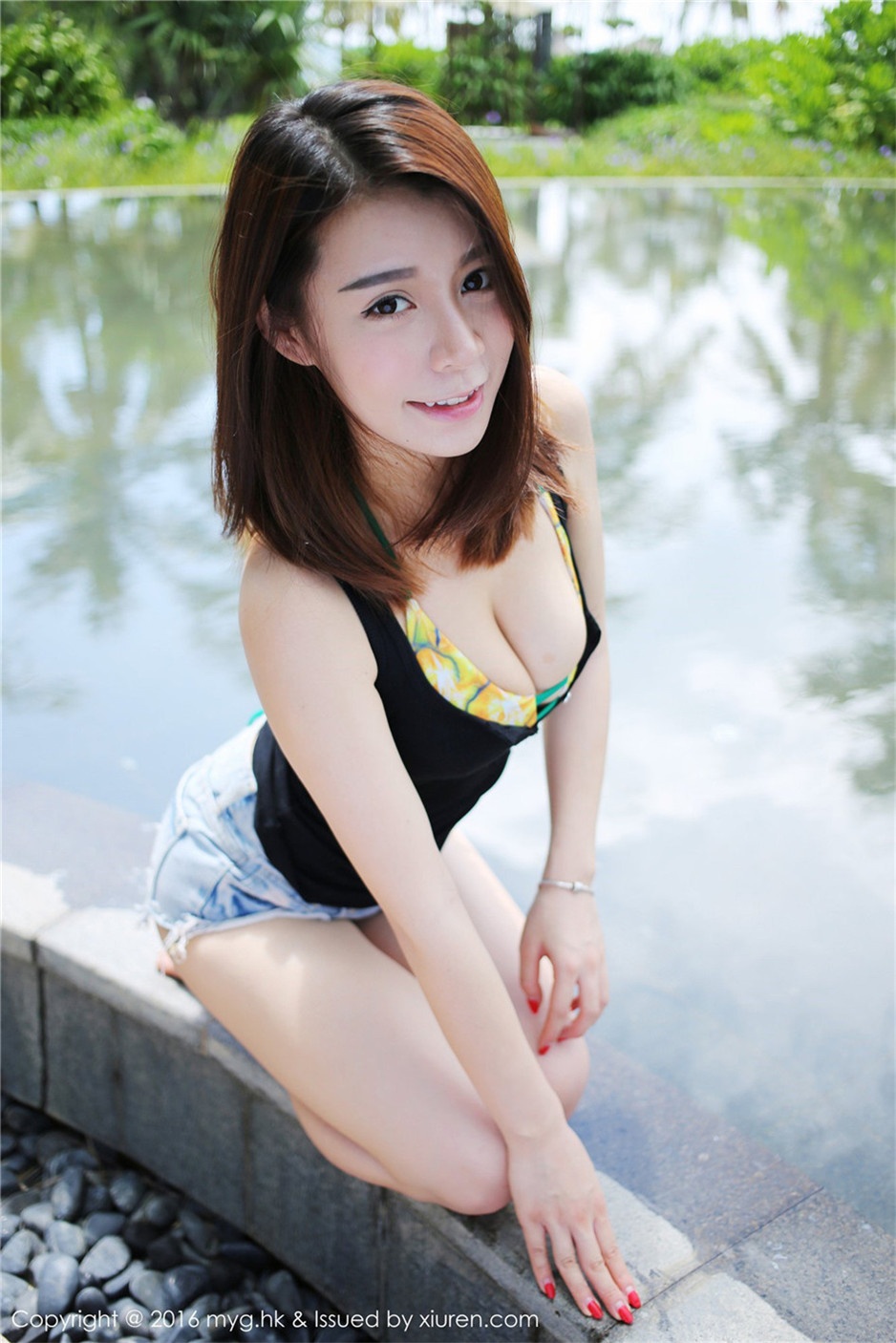 美女模特嘉宝贝儿性感比基尼写真