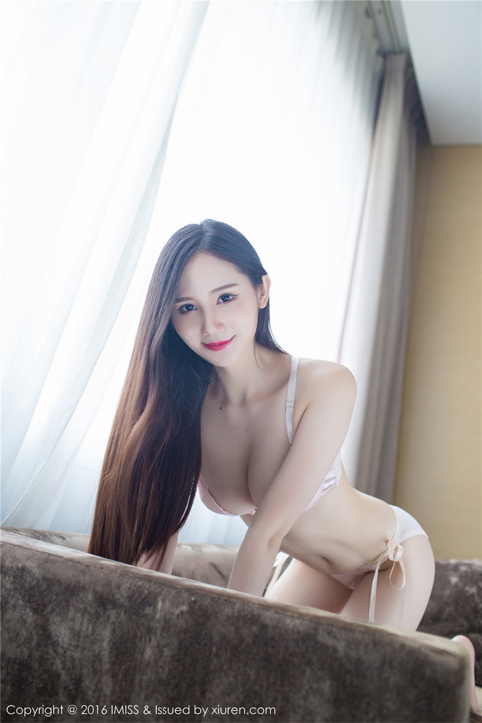 白嫩美女SISY思最新高清写真图片