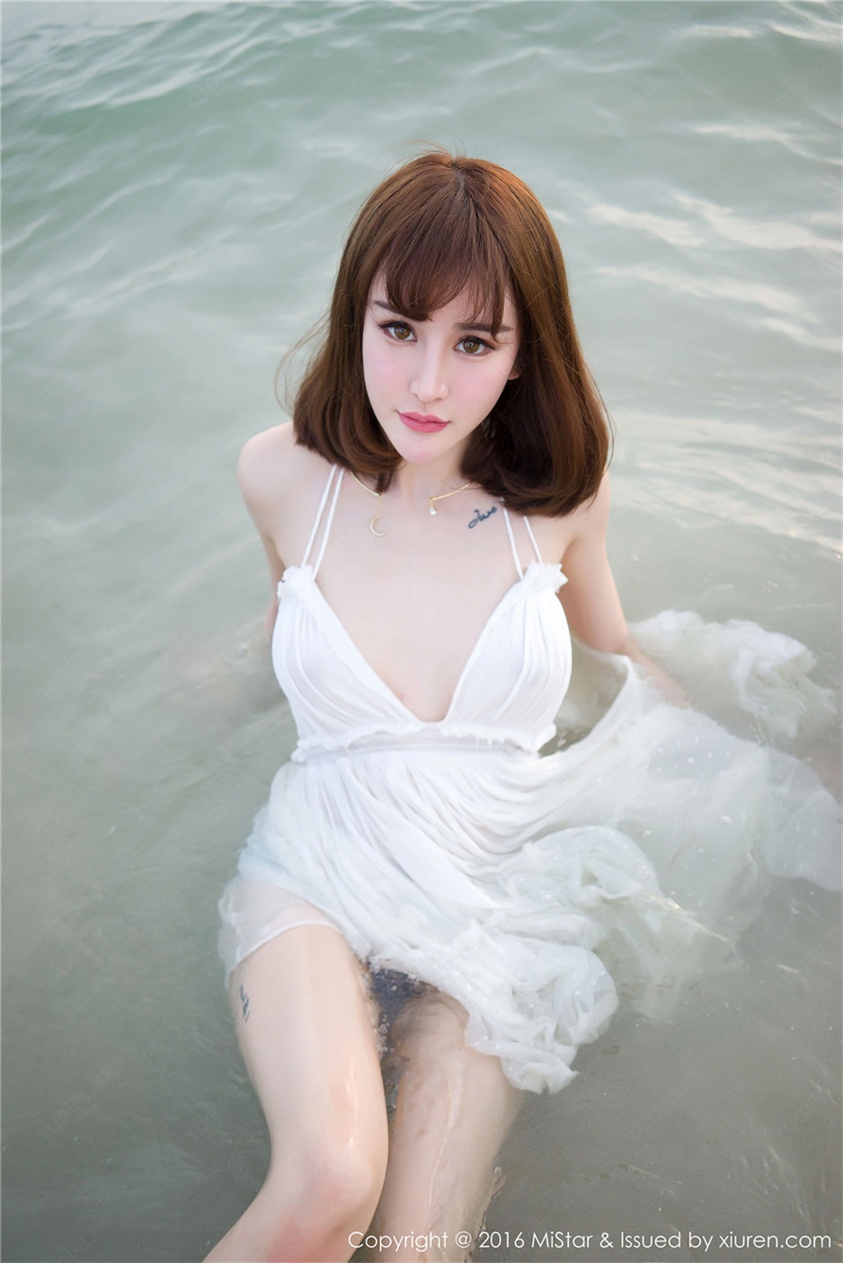 嫩模Cheryl青树唯美清新沙滩写真