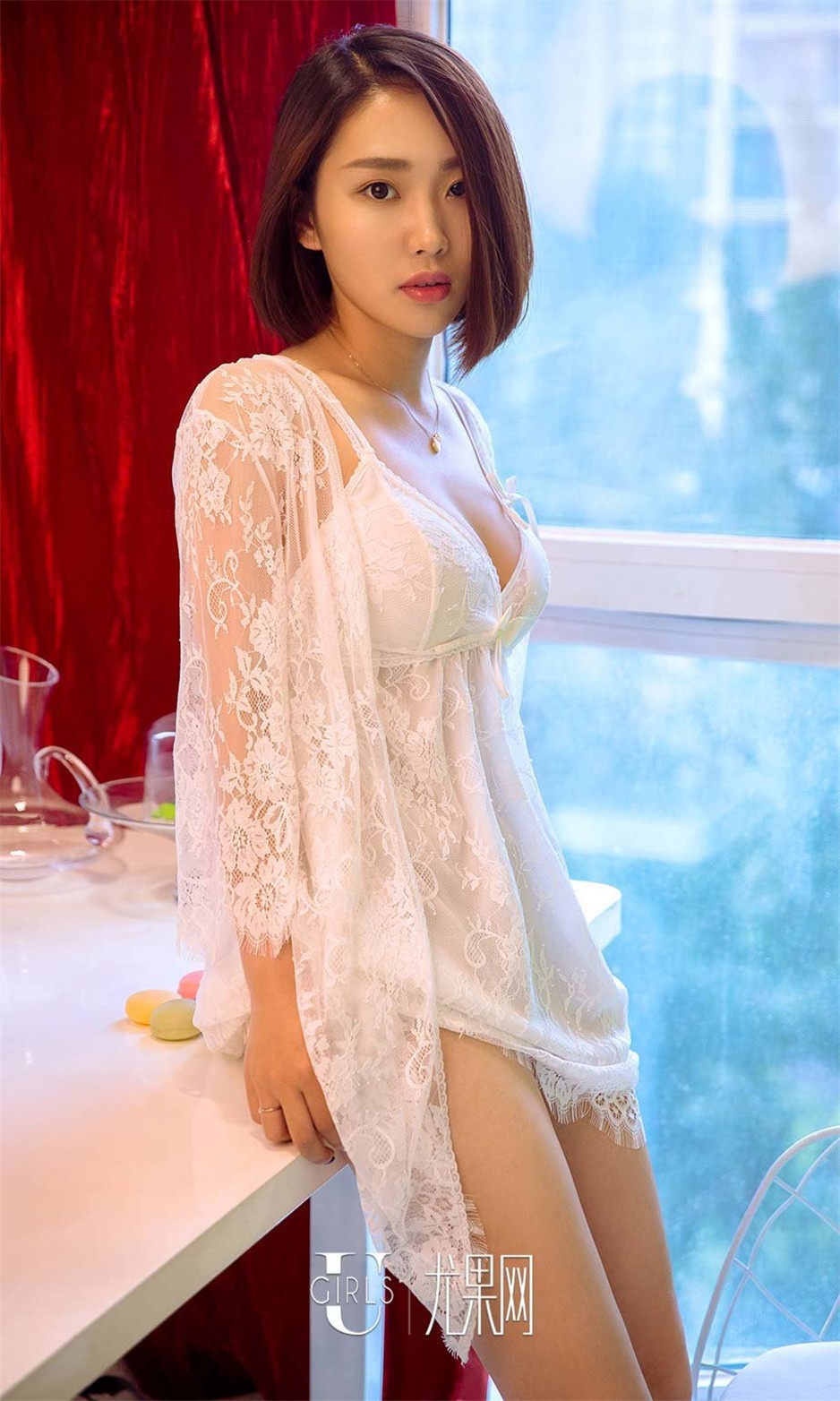 90后模特雨夕唯美小清新写真照