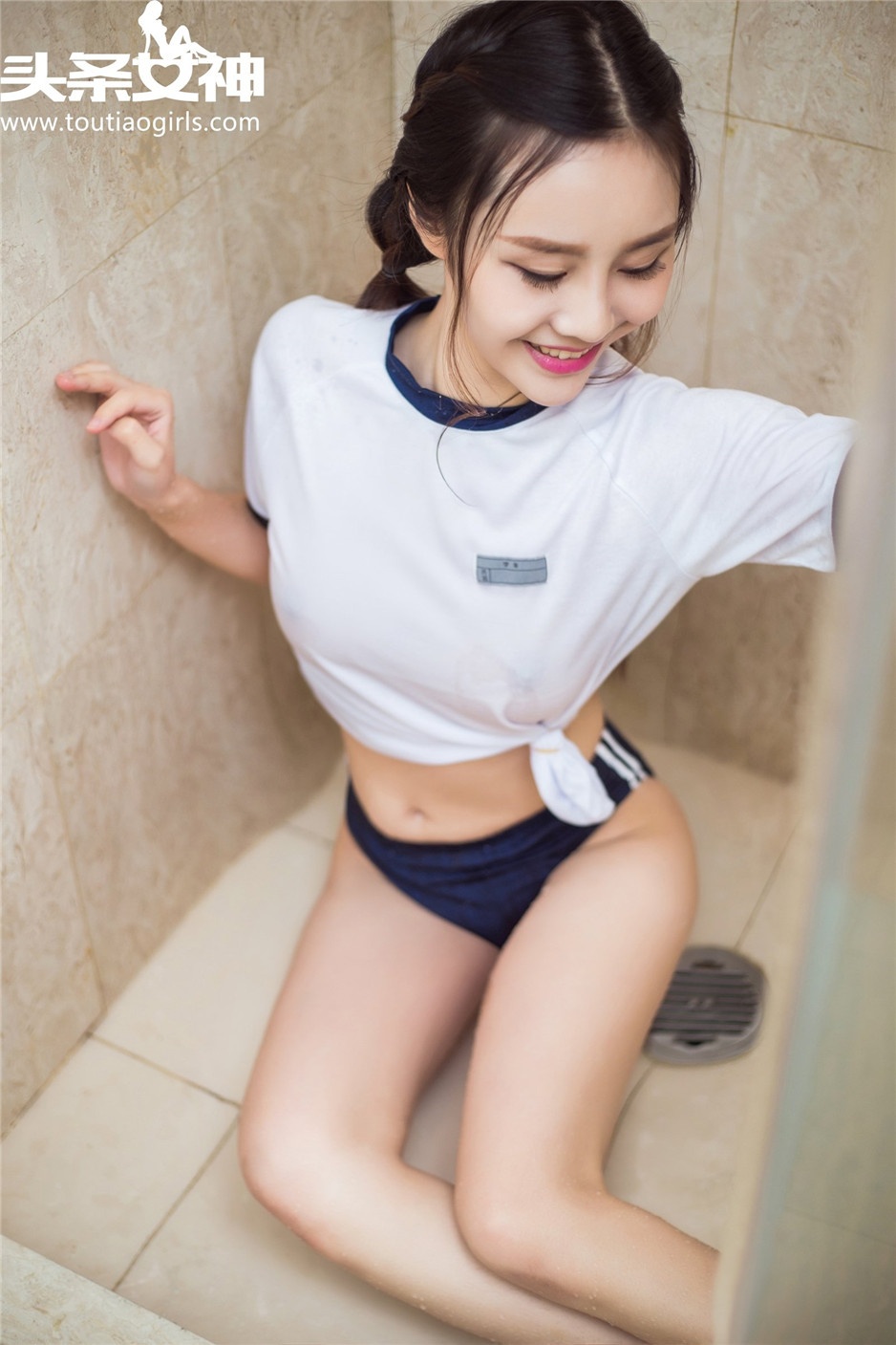 清纯甜美学生妹周思超浴室性感写真