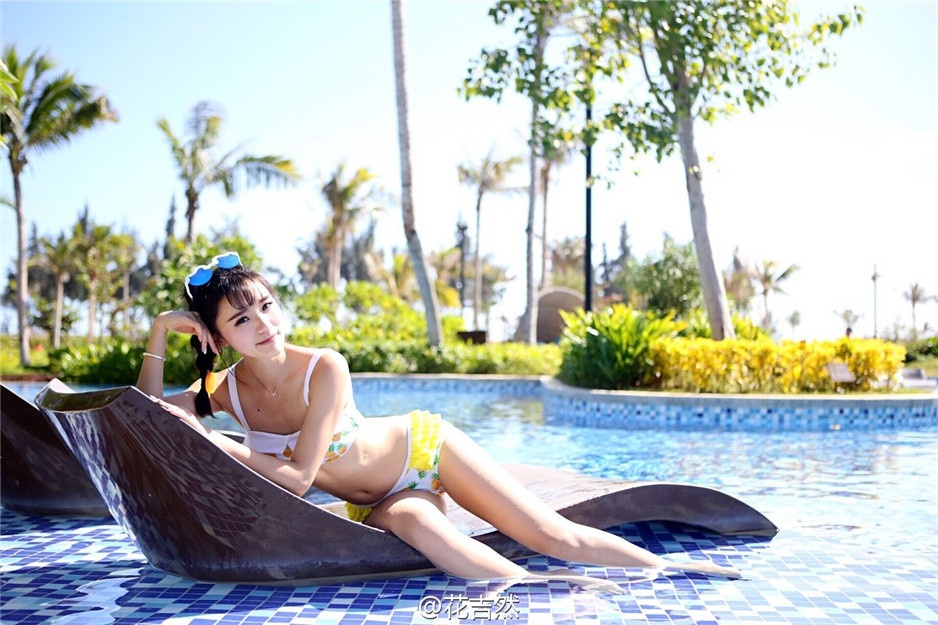 90后嫩模然花花微博养眼写真图片