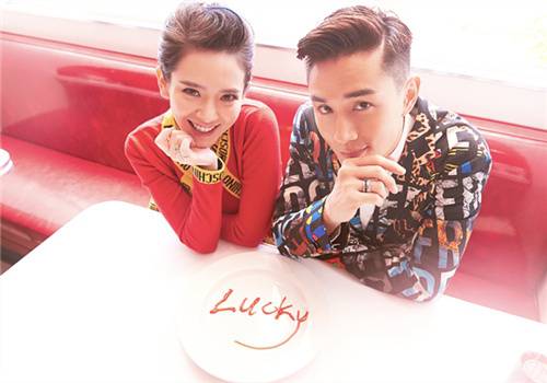 戚薇李承铉拍摄《Lucky Lucky》MV秀恩爱