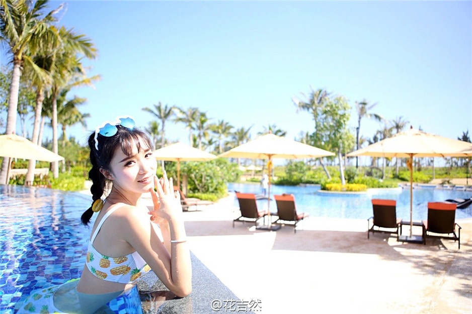 90后嫩模然花花微博养眼写真图片
