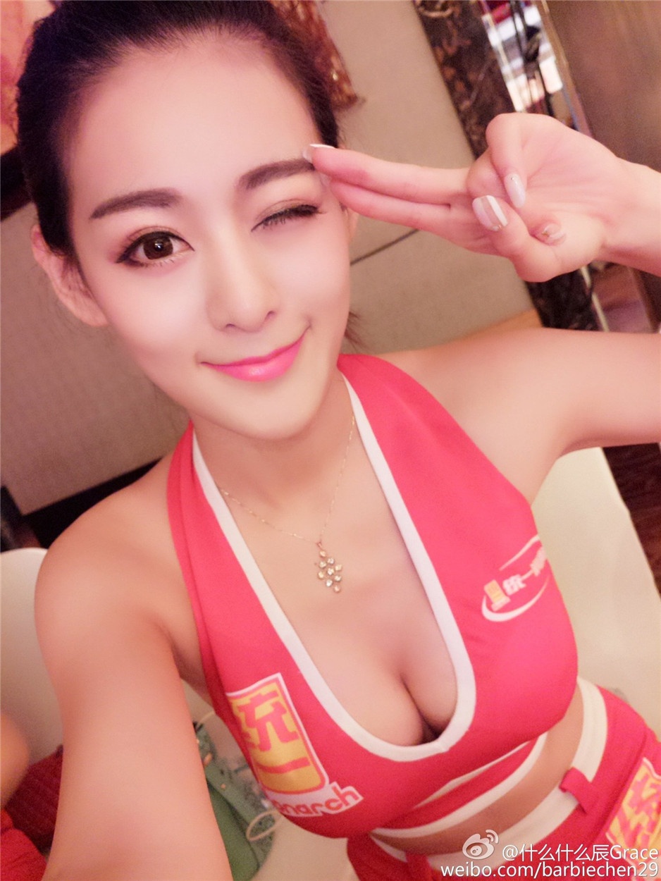 90后网络美女小辰辰高清自拍美图