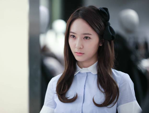 《继承者们》郑秀晶饰李宝娜剧照