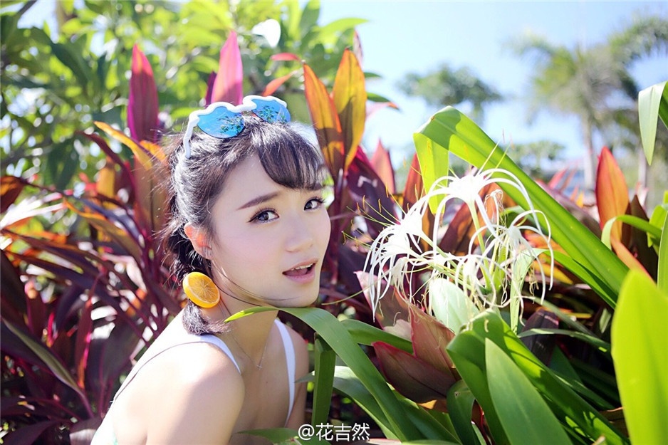 90后嫩模然花花微博养眼写真图片