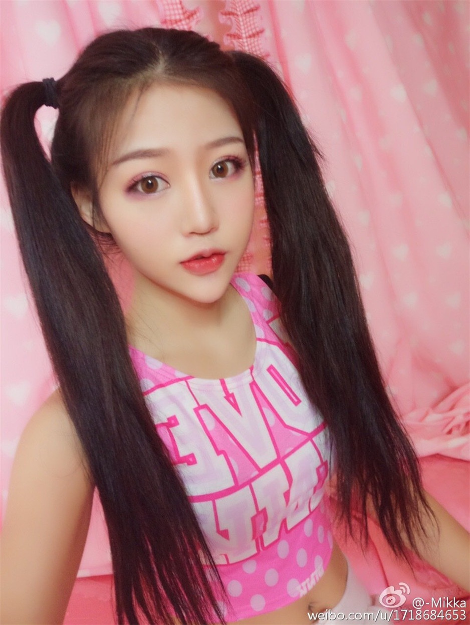 90后时尚美女模特Mikka性感迷人图片