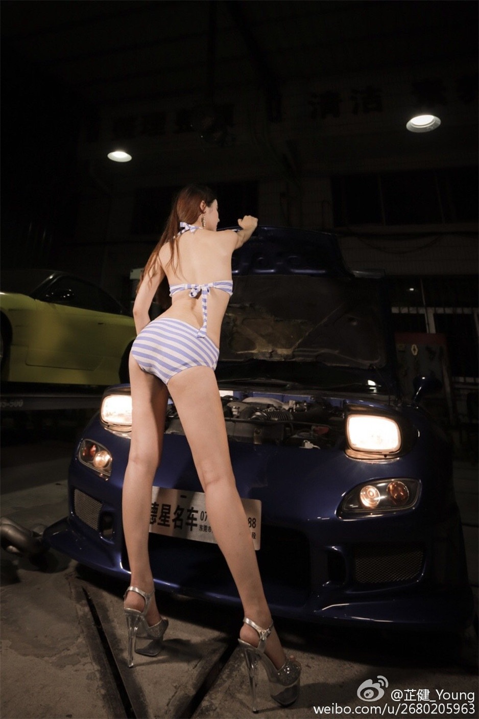 广州车展模特美女芷健Young高清自拍图片