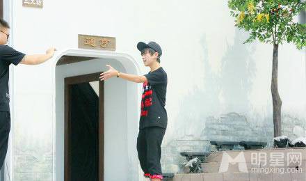 TFBOYS三小只可爱真人秀惹粉丝尖叫
