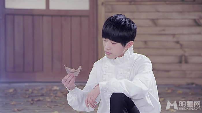 TFBOYS《Young》MV易烊千玺特写场面