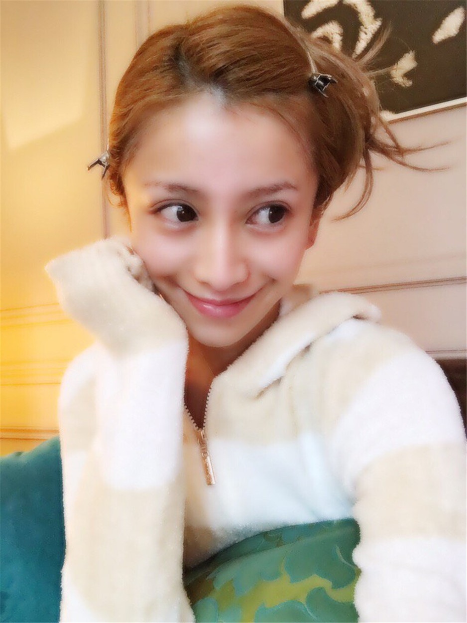 日本模特美女愛沢えみり养眼迷人图片