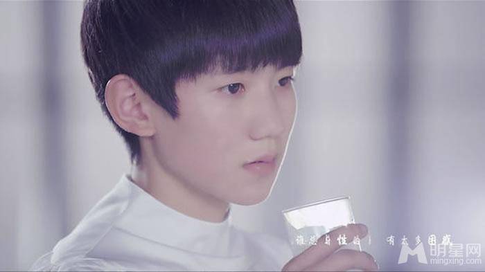 TFBOYS《Young》MV易烊千玺特写场面