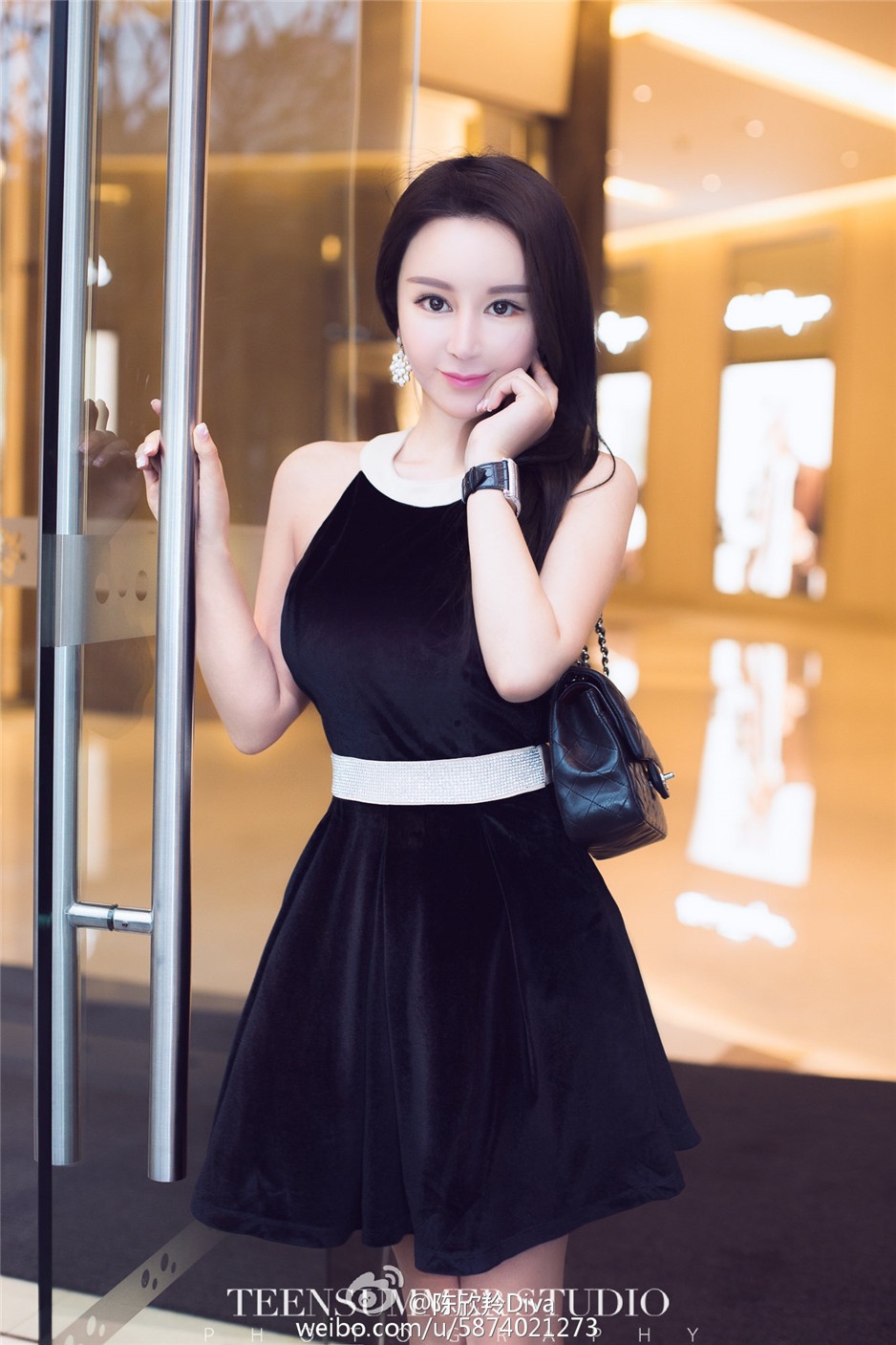 大胸美女陈欣羚Diva丰满写真图集