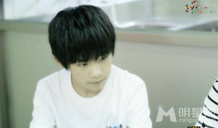 TFBOYS三小只可爱真人秀惹粉丝尖叫