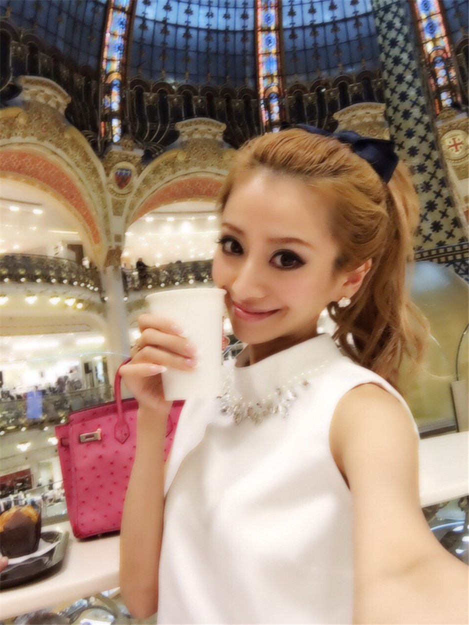 日本模特美女愛沢えみり养眼迷人图片