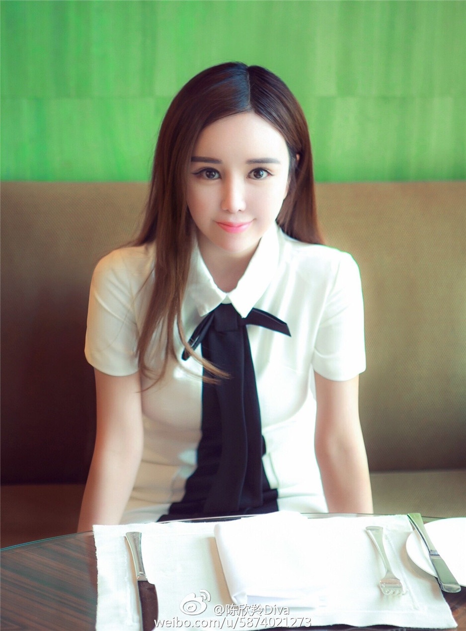 大胸美女陈欣羚Diva丰满写真图集