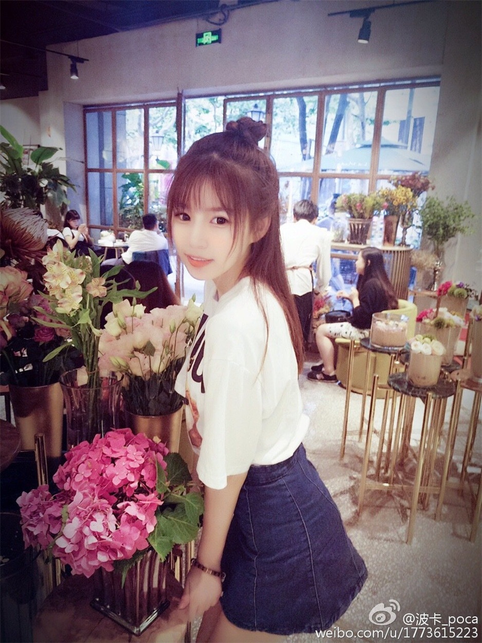 清纯靓丽的甜美妹子支伟婷自拍照